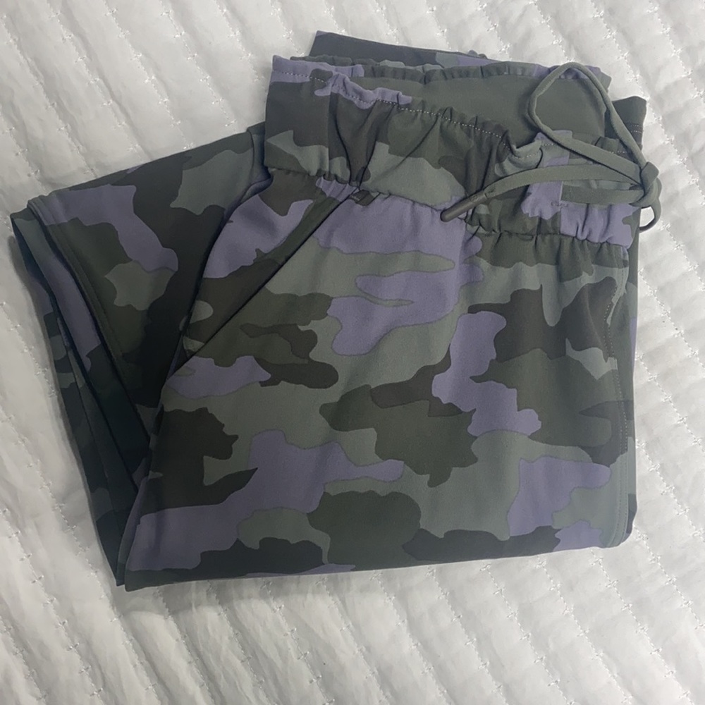 Lululemon "Keep Moving High Rise" Pant Size 6 - Picture 2 of 9